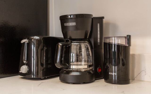 Juniper Mist - Modern 1 Bdr in Downtown