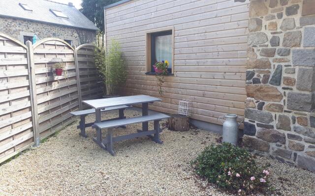 Quaint Holiday Home  in Saint-Gilles-les-Bois with Garden