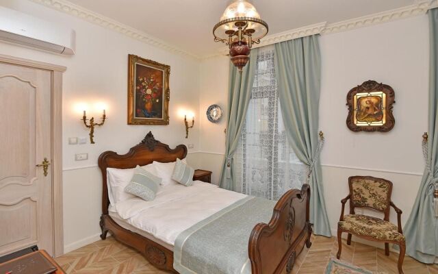 Royal Hotel