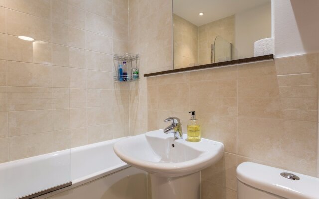 Amazing 1 Bedroom Flat in Bow with Balcony