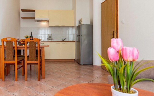 Lovely Apartment in Banjole near Beach & Town Center