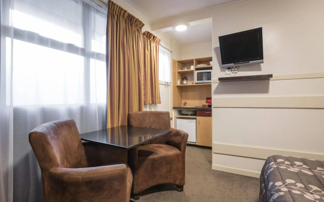Lomond Lodge Motel & Apartments