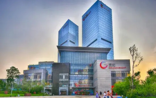 7Hao Zhenpin Hotel (Jinan Luneng Guihe Lingxiucheng Jin Street)