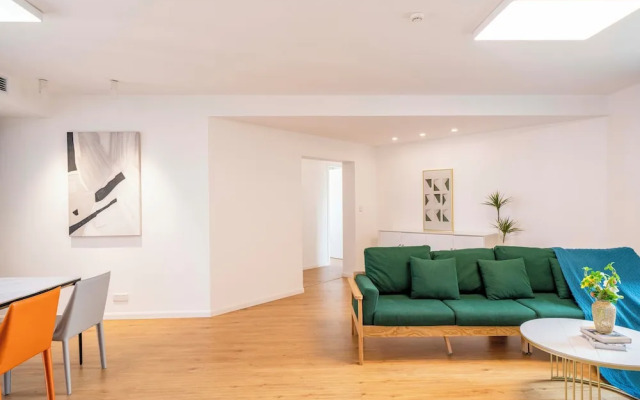 Tyms 4BR 2BA Apt Novel Garden