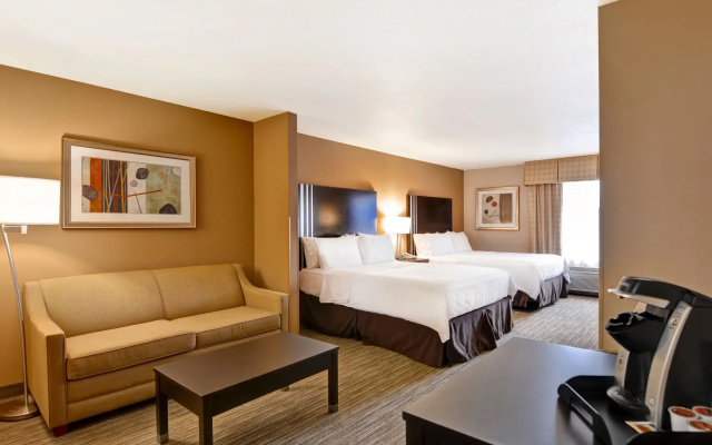Holiday Inn Express & Suites New Berlin by IHG