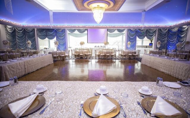 Chateau Louis Hotel & Conference Centre