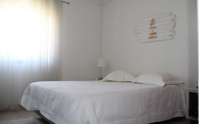 Sesimbra Stylish Villa by Homing