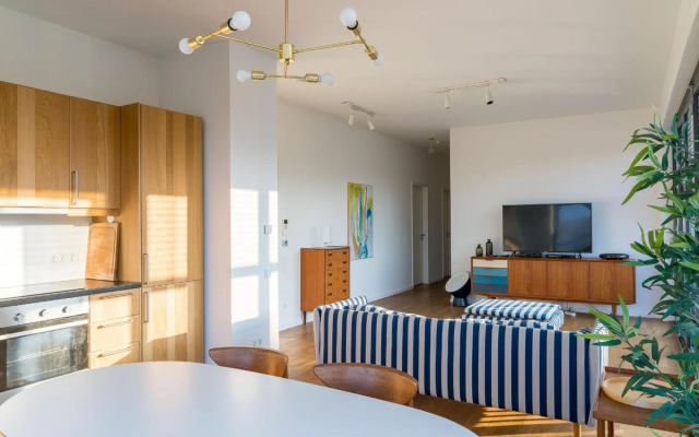 2 Bedroom Mauerpark-Apartment, Berlin Mitte View calendar