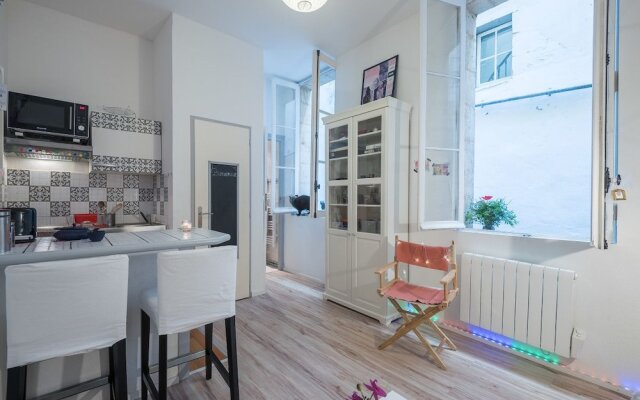 Charming Apartment On The Pedestrian Street Of The