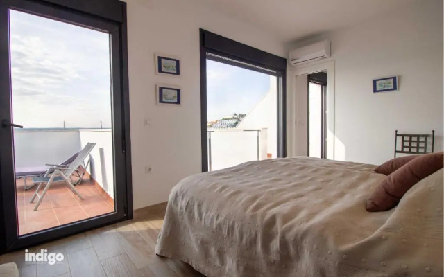 DEK001 Riverview Modern Townhouse in Centre of Ay