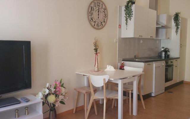 Downtown Porto next to subway with parking FREE