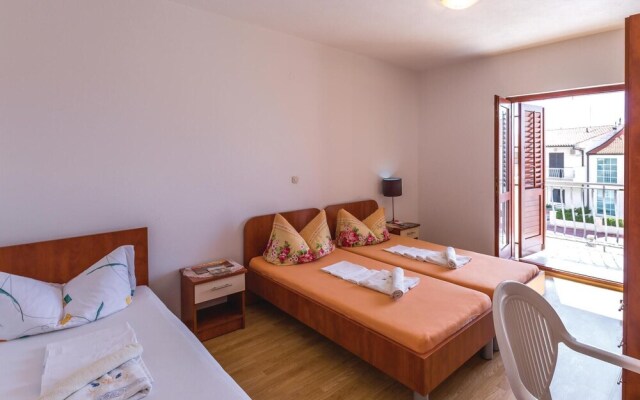 Amazing Home in Makarska With Wifi and 2 Bedrooms