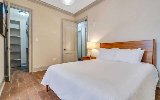 Spacious Sazerac Sanctuary