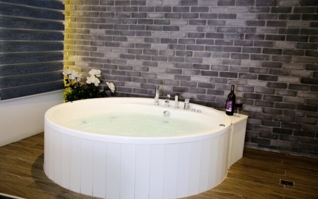 G Suites & Spa