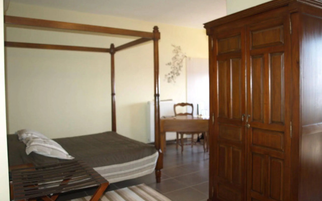 Porto Mani Suites