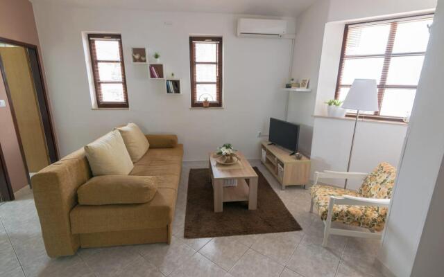 Villa Petar 2 - 10m From sea - H