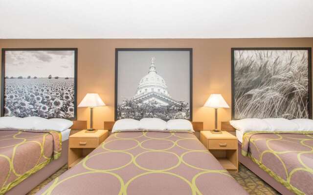 Super 8 by Wyndham Belleville