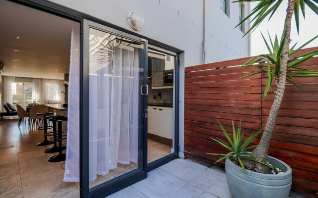 Loader Street Studios 5 by CTHA