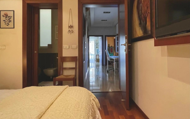 Valletta Collection - Merchant Str Apartment with large yard