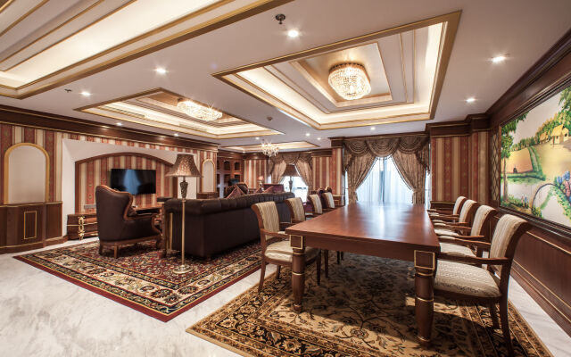 Army Hotel