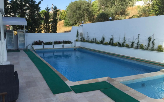 Cicek Apart Hotel