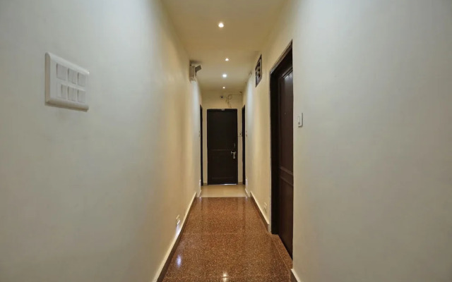 OYO 7905 Holiday Inn