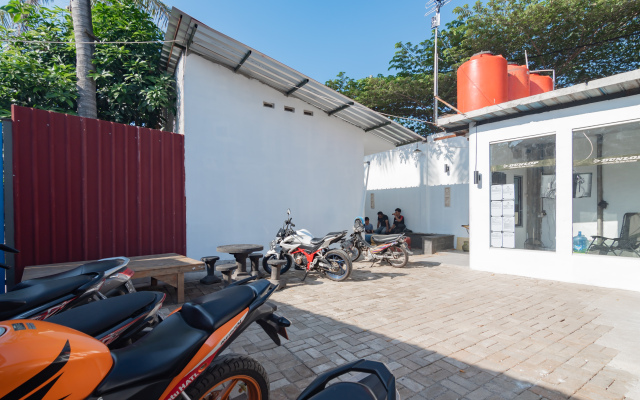 RedDoorz @ Jalan Otista Karawang