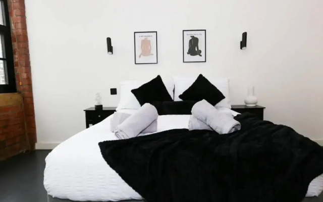 The Nichols Building Spacious 3-bedroom Apartment