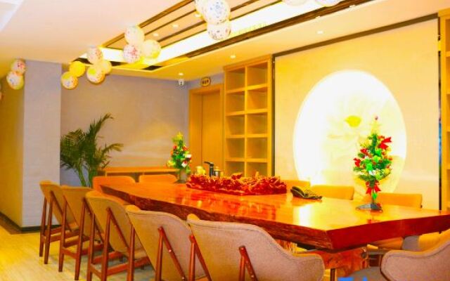 Golden Hotel