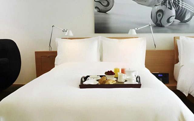 Le Germain Hotel Maple Leaf Square