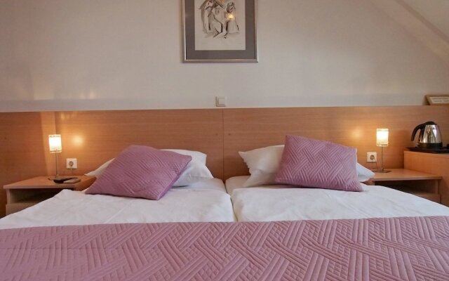 Apartments & Rooms Ivusic