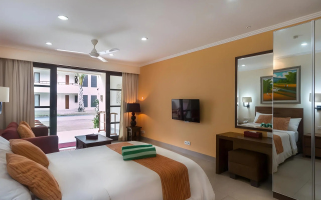 Peninsula Bay Resort