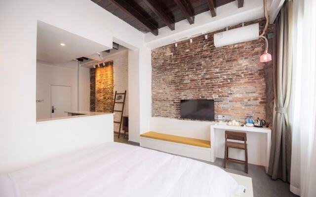 Zizai Music B&B(Qilou Old Street Branch)