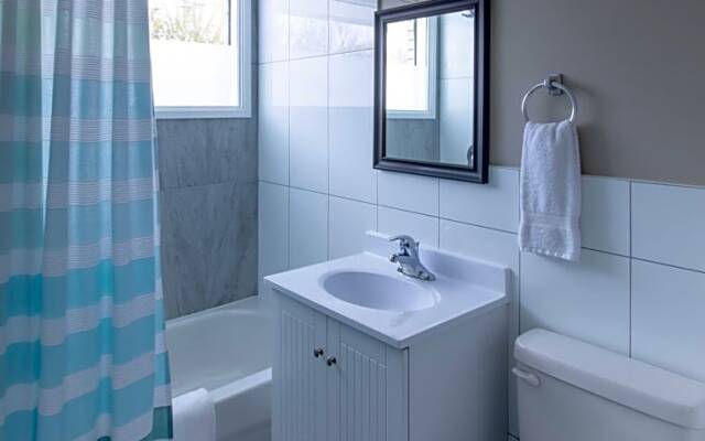 7 Bed Blue Mountain Cottage with Hot Tub