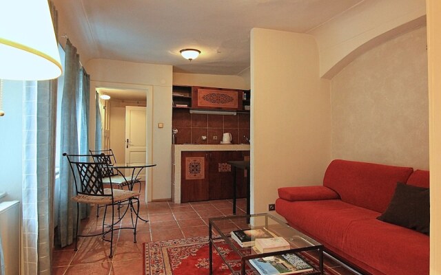 Cool 1 Bedroom Prokopska Apartment in Mala Strana