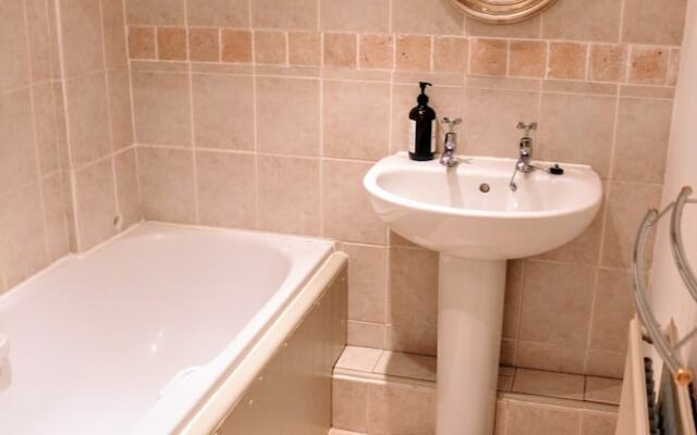 2 Bedroom, 2 Bathroom Apartment In New Town