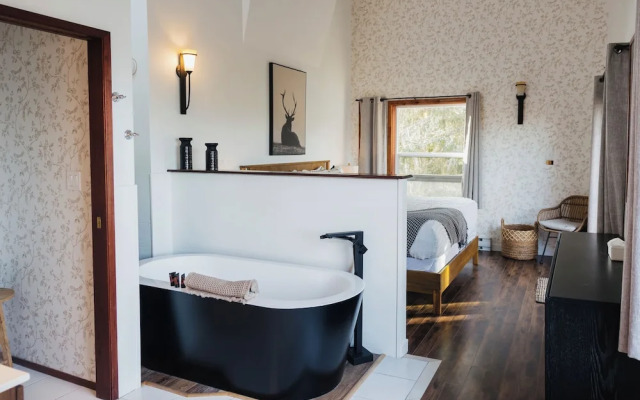 Secluded Oceanfront - Upstairs