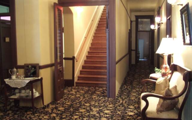 Martin & Mason Hotel