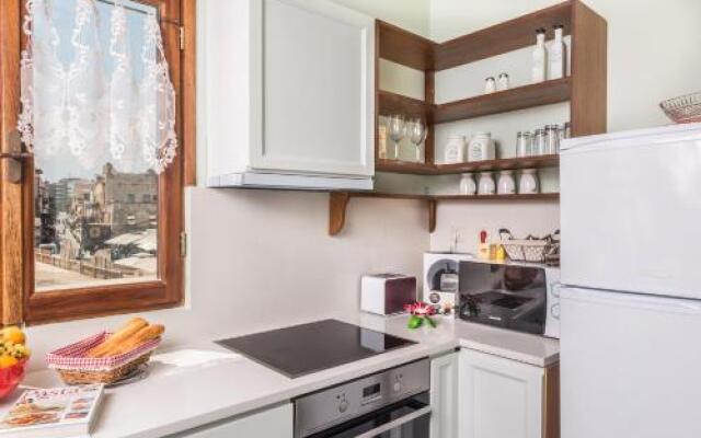 Plaza Apartment