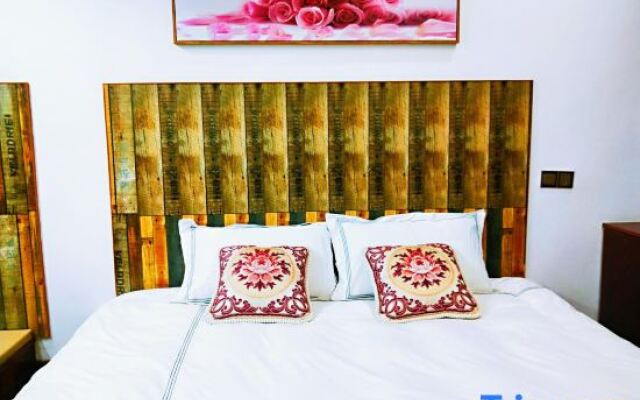 Tongli Qingyuan River View Holiday Inn