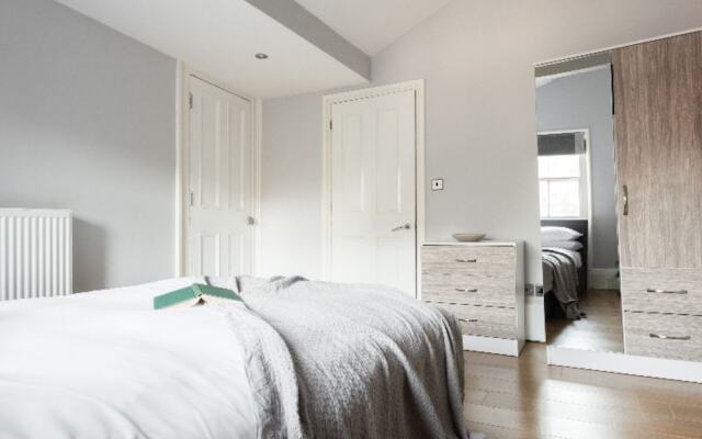The Riverside Escape - 3bdr in 3 Central Apartments