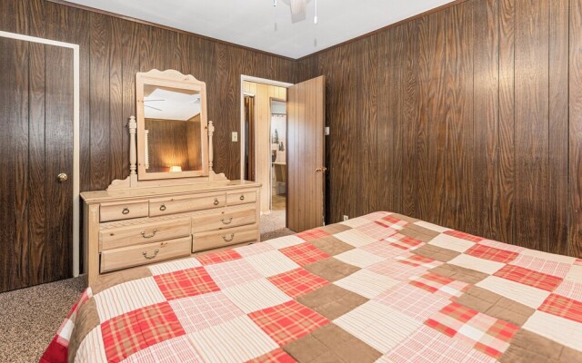 RedAwning Lakefront Retreat