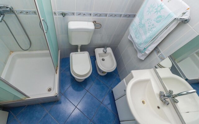 Stunning Home in Knezica With Wifi and 2 Bedrooms