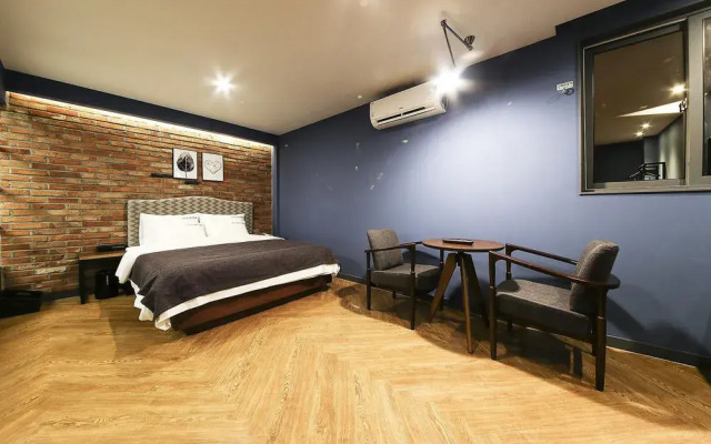 Play Hotel