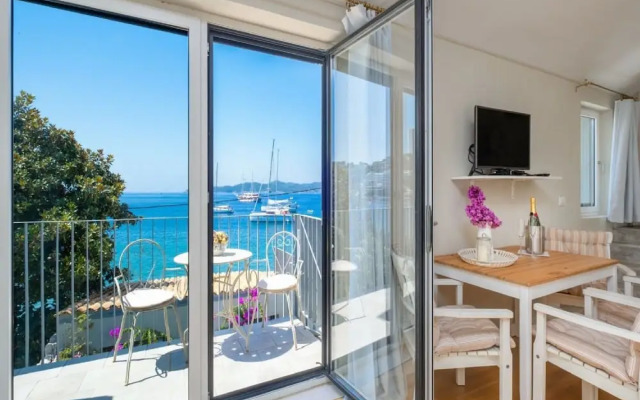 Villa Lola - Four Bedroom Villa With Sea View