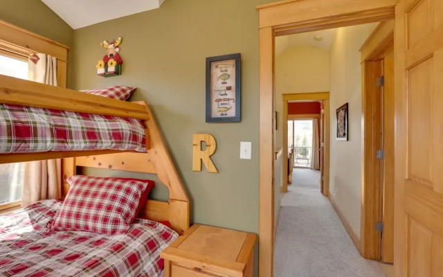 Granby Riverfront Cabin w/ Deck & Mountain View!