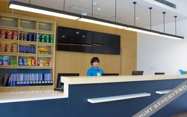 Only Court Hotel (Shanghai Wildlife Park Dachuan Road Branch)