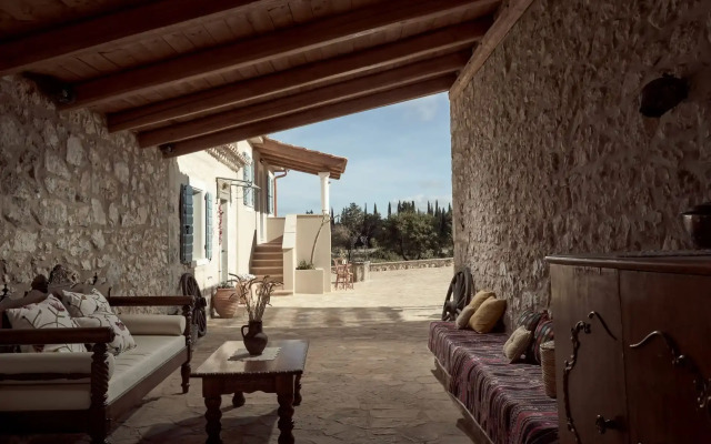 Alkis Farm And Residence