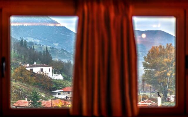 Charoula Rooms
