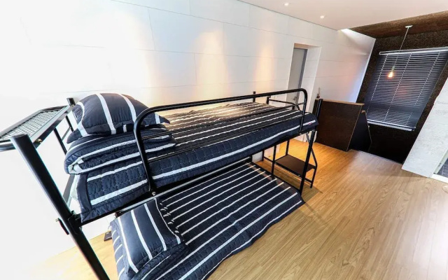 Iho 1820 Cafe & Guesthouse - Hostel